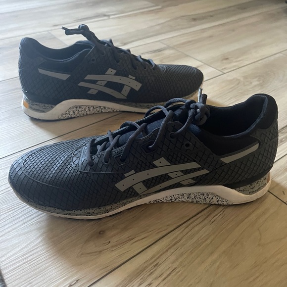 Mens ASICS athletic shoe - Picture 2 of 2